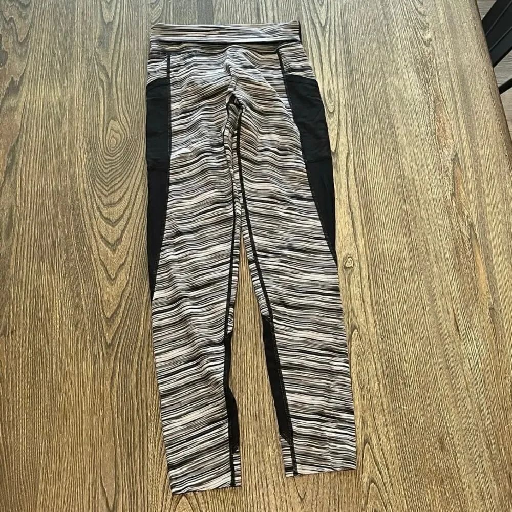 Aerie Chill Play Move Athletic High-Rise Leggings Striped Gray/Black Size M